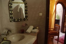 Salle de bain chambre supérieure au Riad Azenzer